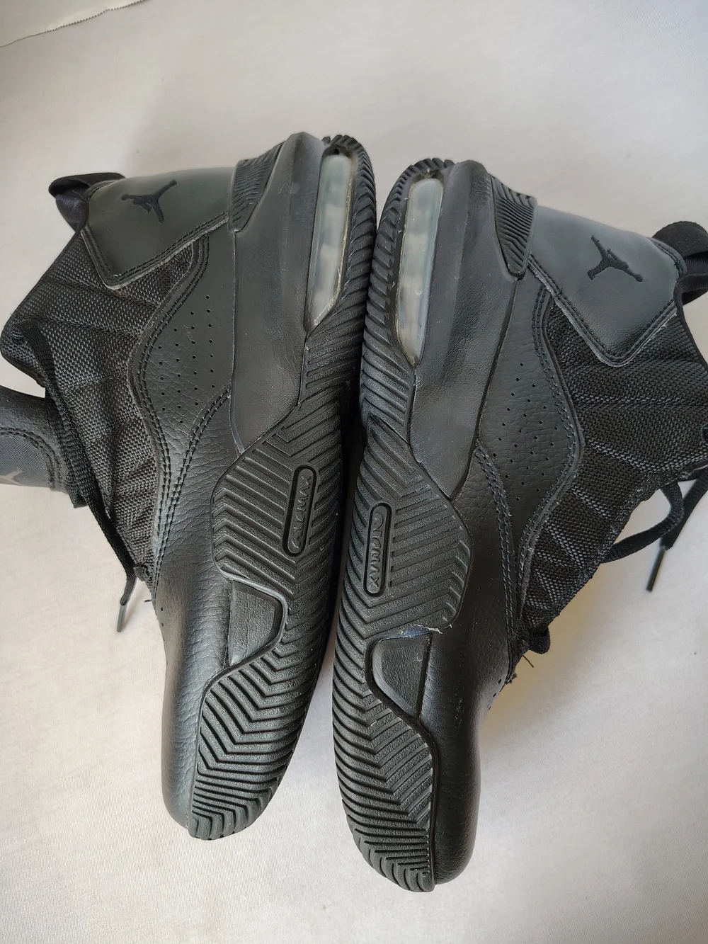 Jordan Max Aura 3 Triple Black Youth Size 6Y (Women's 7.5)